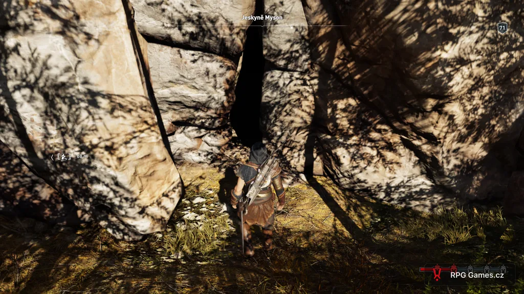 Blízký pohled na puklinu u Jeskyně Myson — vstup k Héfaistově dílně v AC Odyssey