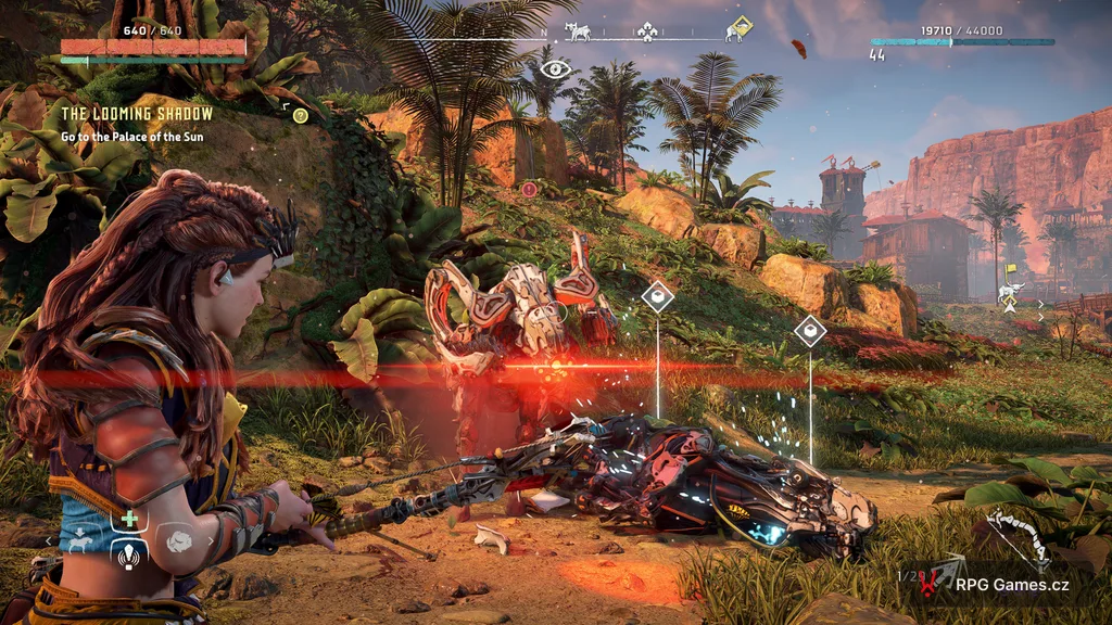 Horizon Zero Dawn Remastered — Aloy míří lukem na trampler u Meridianu, vedle leží sestřelený stroj