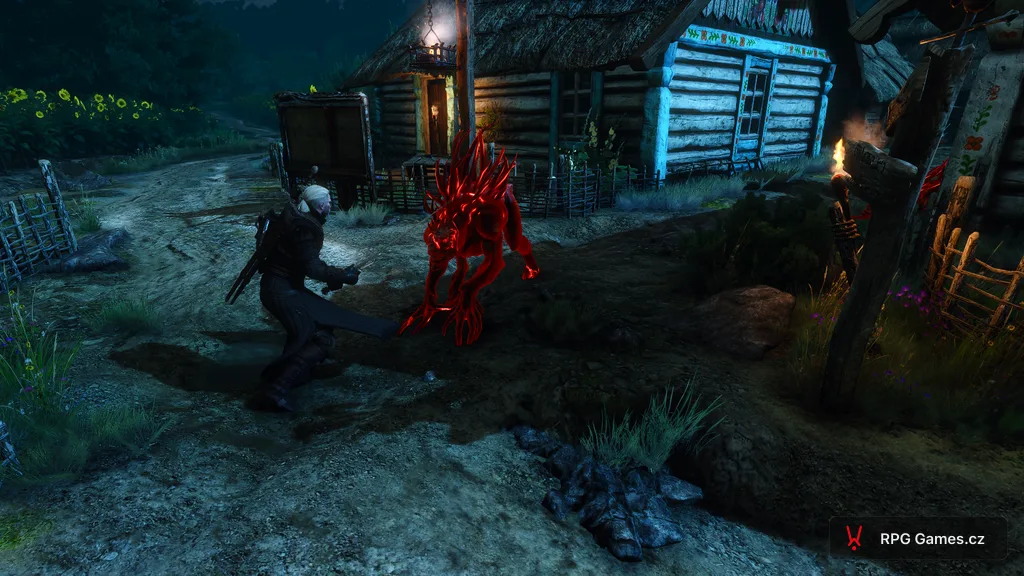 Geralt se stříbrným mečem proti alghúlovi s ostny na hřbetě u vesnické cesty v noci — Zaklínač 3