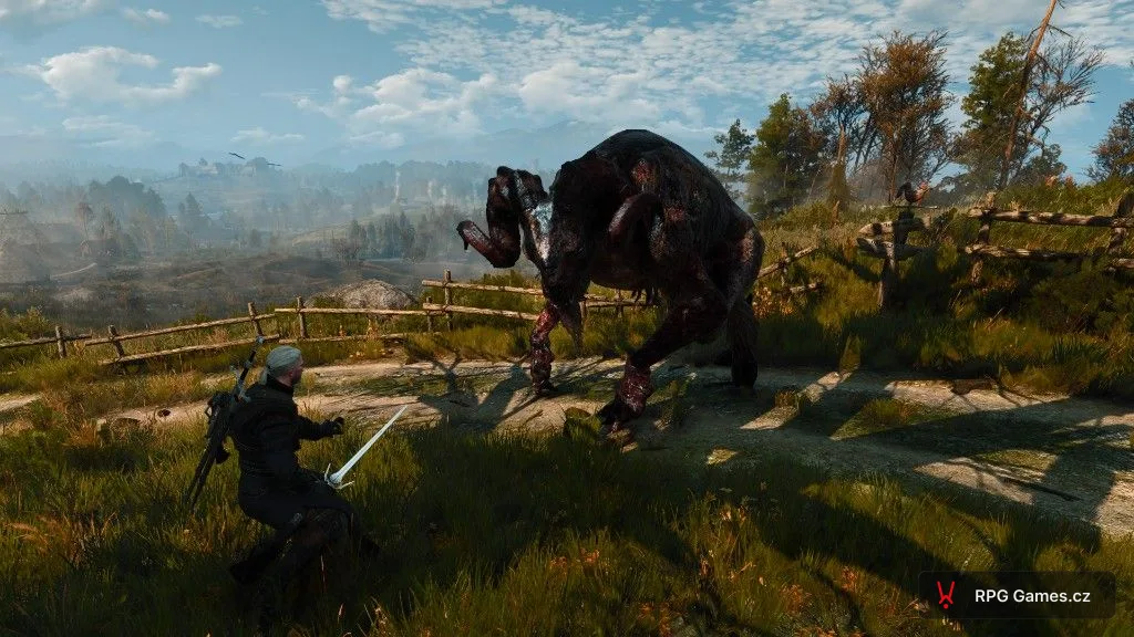 Geralt se stříbrným mečem proti čertovi na lesní cestě ve Velenu — rohatá hlava, třetí oko, rozlehlá krajina, Zaklínač 3