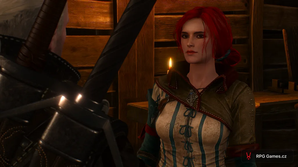 Dialog s Triss u svíčky — tmavý dřevěný interiér v Novigradu, Zaklínač 3