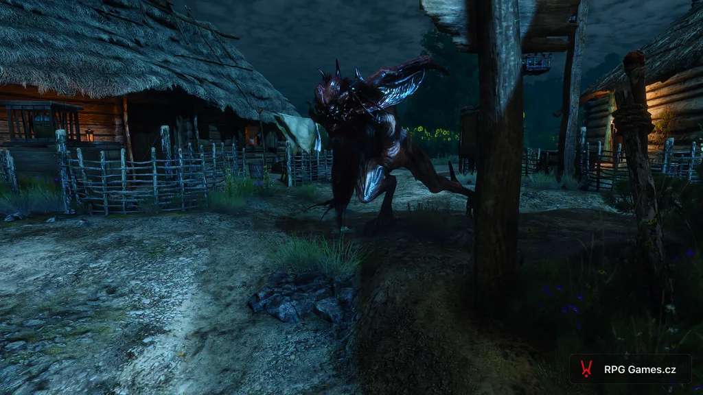 Ekimara v noci mezi chalupami — Geralt zezadu, upír v agresivním postoji, Zaklínač 3