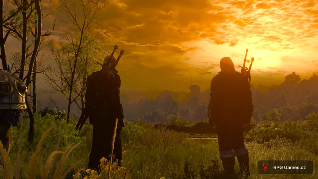 Geralt a Vesemir v trávě Bělosadu při západu slunce, větrný mlýn v dálce — Zaklínač 3 Hra plus