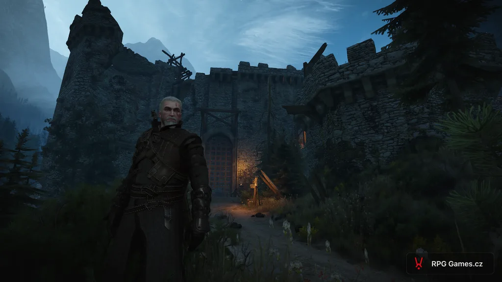 Geralt před bránou Kaer Morhen za soumraku — škola vlka, Zaklínač 3
