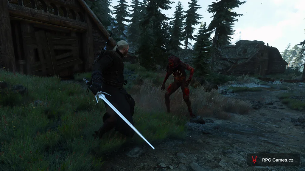 Geralt se stříbrným mečem proti ohnilci u opuštěné stodoly — červené svalstvo, rozpadlé chalupy, Zaklínač 3