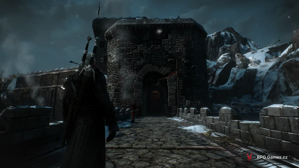 Geralt na mostě k bráně Kaer Trolde ve Skellige — sníh, stráže v červených pláštích, Zaklínač 3