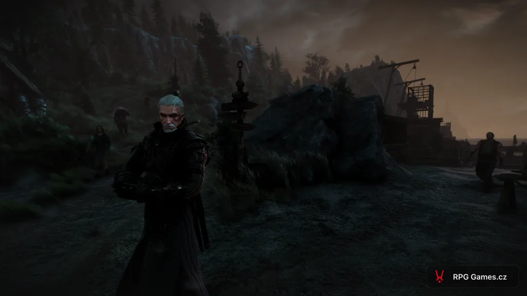 Geralt v přístavu u Kaer Trolde ve Skellige — jeřáby, útesy a mlha, Zaklínač 3