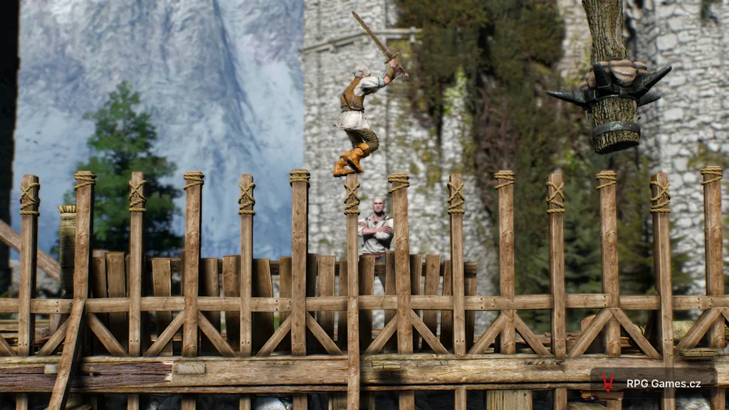 Ciri skáče mezi tyčemi tréninkové dráhy na cimbuří Kaer Morhen, Zaklínač 3