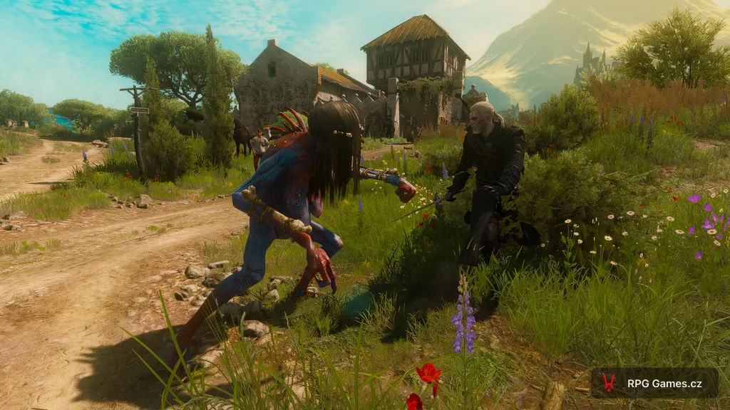 Geralt proti vodnici u cesty na pozadí vesnice a hor — zakřivená nekrofágí babice, Zaklínač 3
